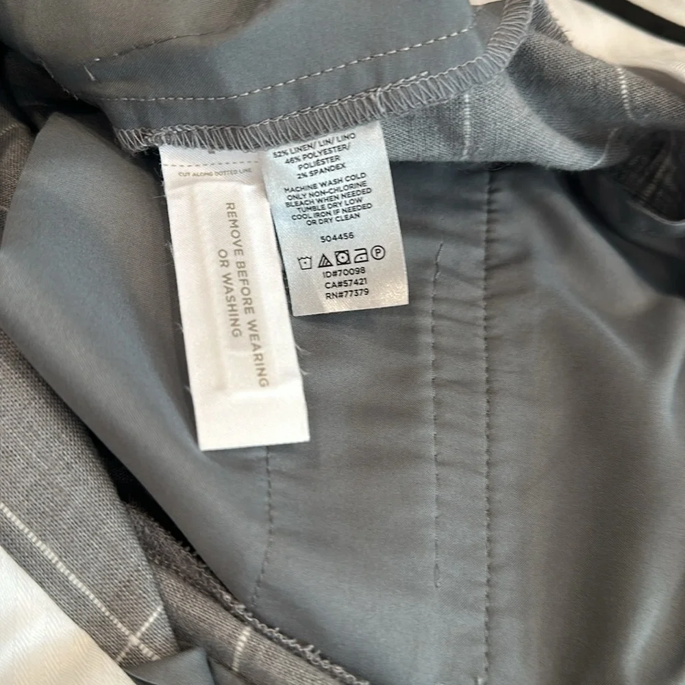 ***NWOT****Ann Taylor Grey Crop Pant - Picture 5 of 5